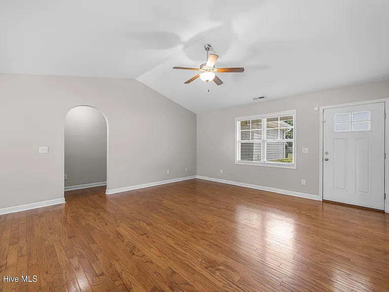 421 Ridgeway Dr — Photo 11