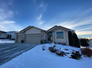 4905 Mellowsun Dr, Bismarck, ND 58503