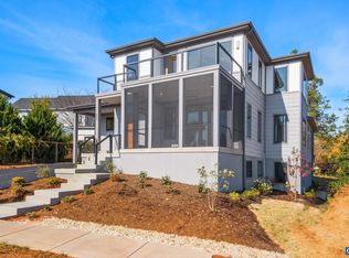 627 Lochlyn Hill Dr, Charlottesville, VA 22901