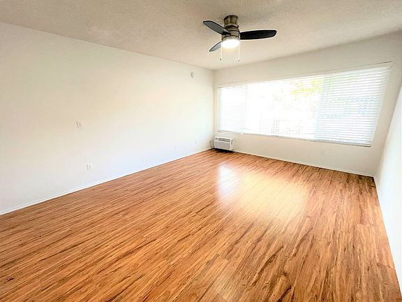 4th image of 15925 Victory Blvd #117-115