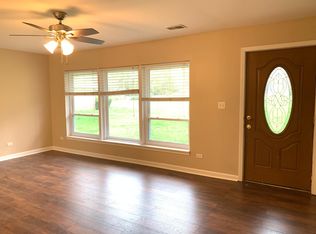 614 Saddle Rd, Wheaton, IL 60187