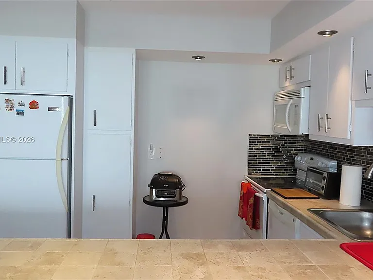 5701 Collins Ave #803 — Photo 9