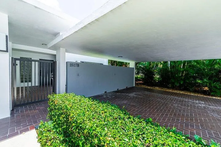 2517 Presidential Way #B — Photo 36