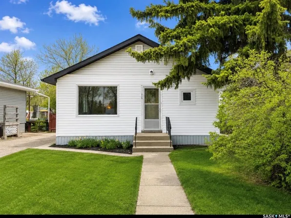 315 7th AVENUE E, Assiniboia, SK S0H 0B0