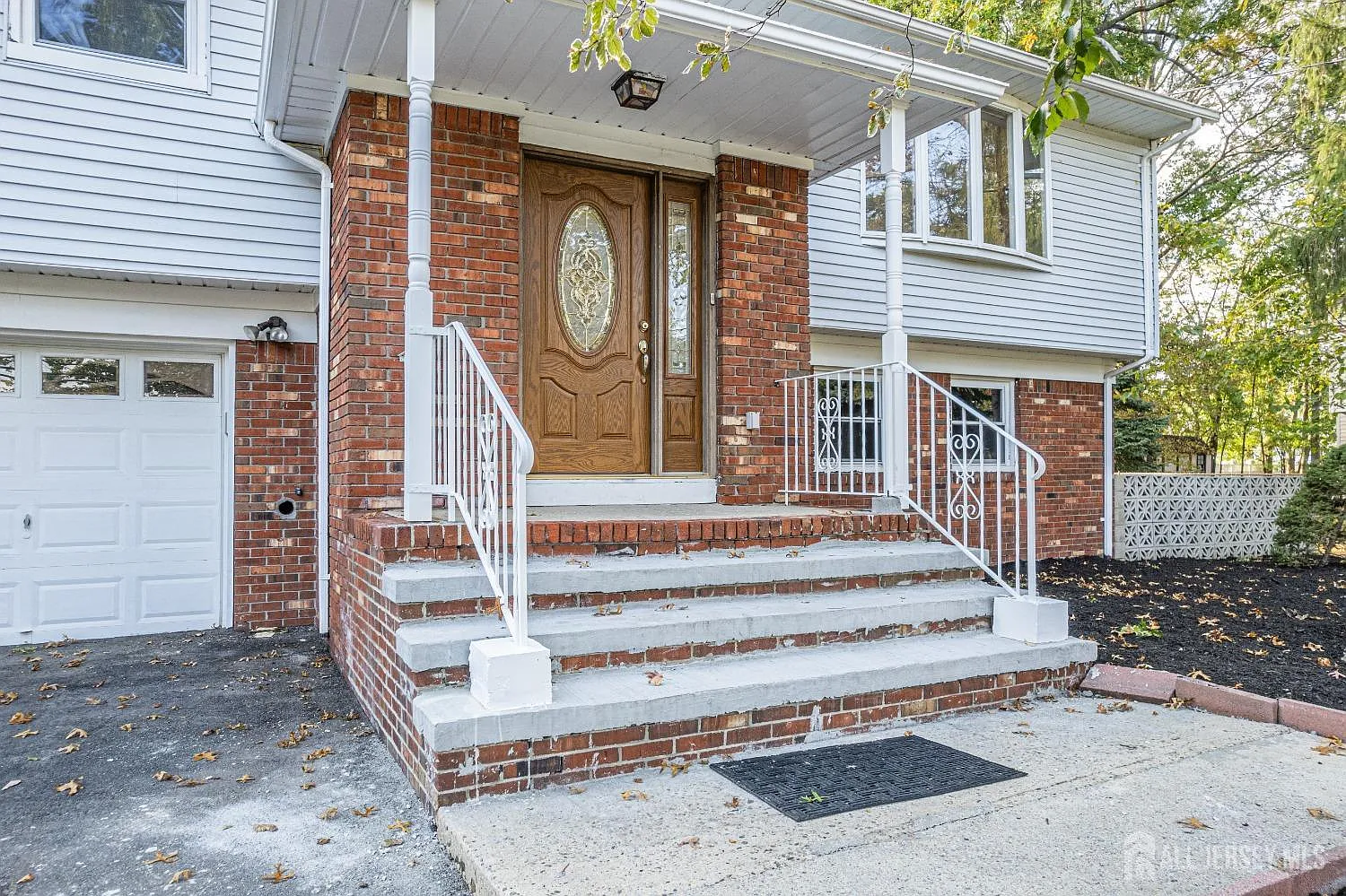 4 bed, 2.0 bath, 1554 sqft, $3,800 — Photo 4