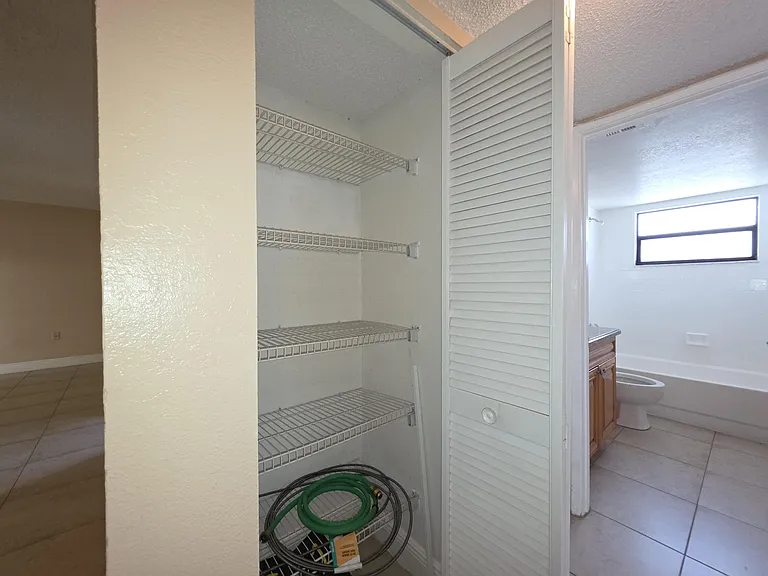 1542 Lake Crystal Dr #H — Photo 17