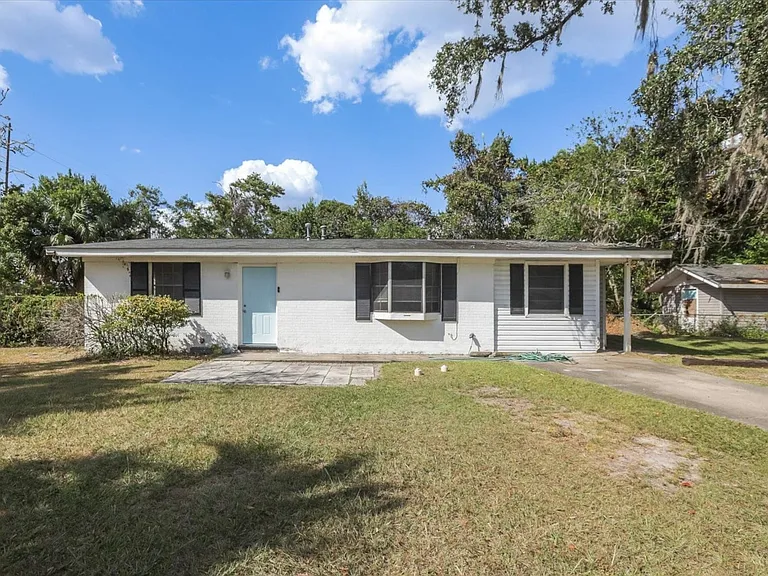 2352 Yorkshire Dr — Photo 1