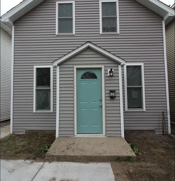128 Gold Ave SW — Photo 1