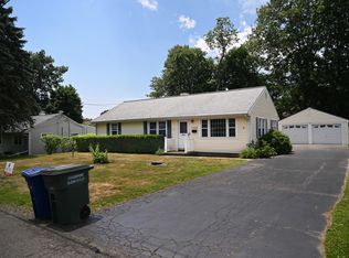 105 Daniel Dr, Bridgeport, CT 06606