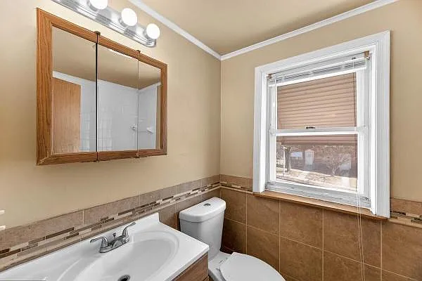 670 Queensgate Rd — Photo 10
