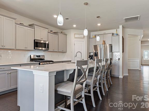 2nd image of 138 Dubois Dr