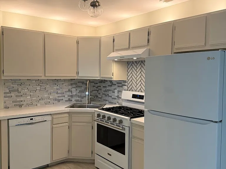 4 Chelsea Dr — Photo 9