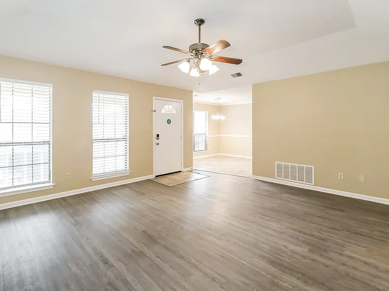 6659 Valerie Dr — Photo 5