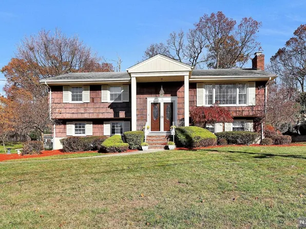 71 W Sheffield St, Oakland, NJ 07436