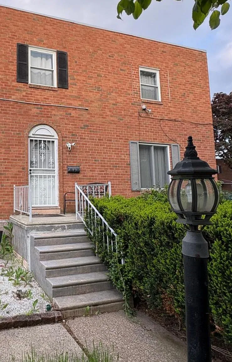 3 bed, 2.5 bath, 1700 sqft, $2,335 — Photo 3