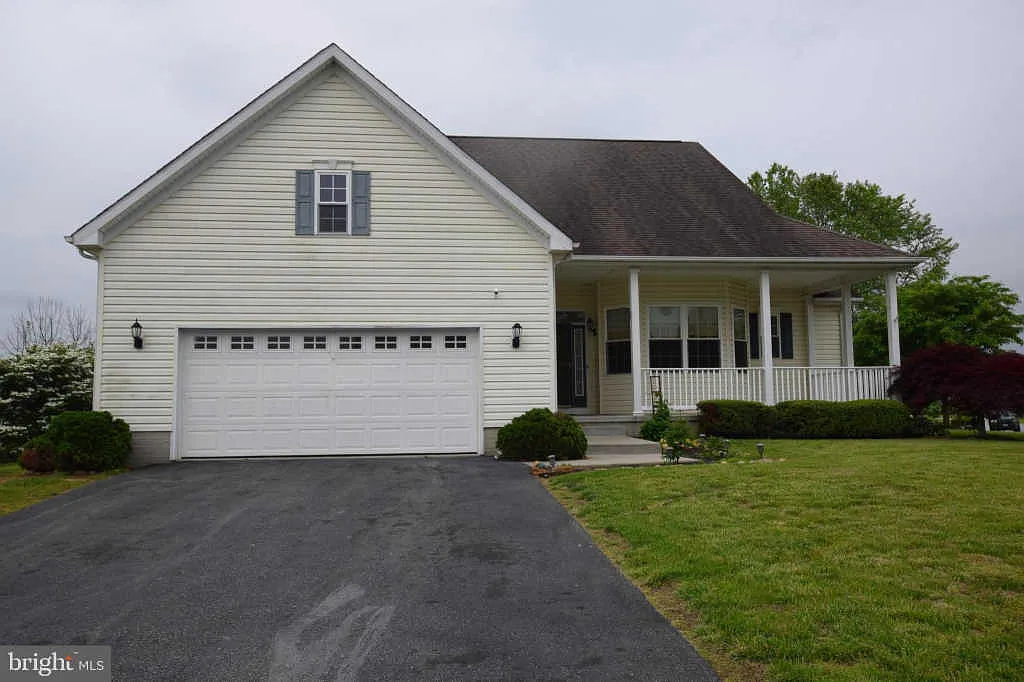 8 Leena Ln photo 1