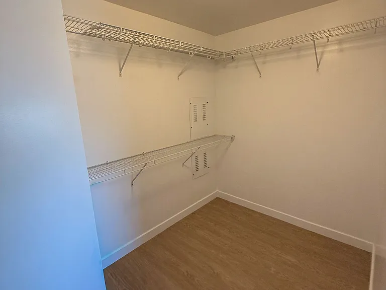 260 King St #445 — Photo 6