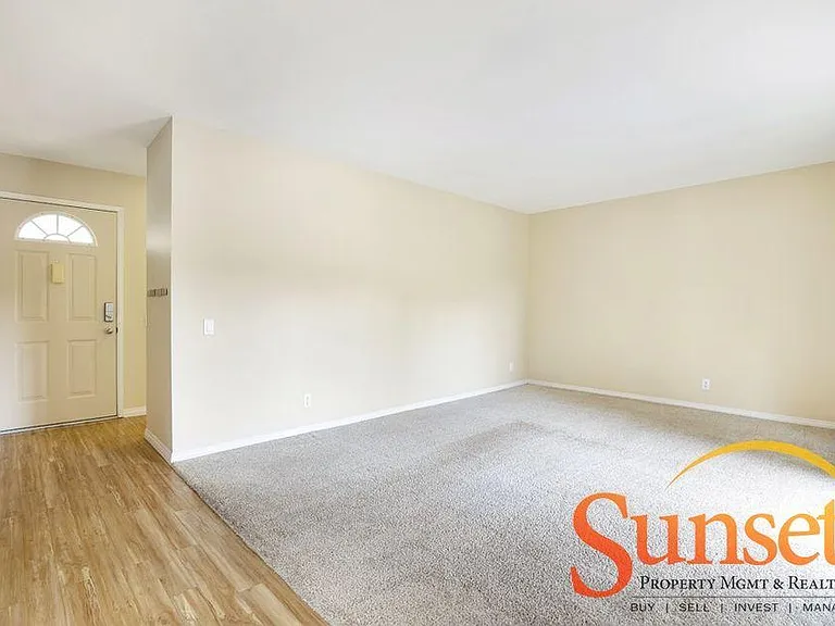 8561 Villa La Jolla Dr #C — Photo 1