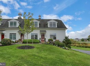 2128 Bayberry Ln #E, York, PA 17403