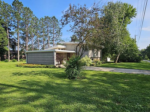 3rd image of 30 Maplewood Dr