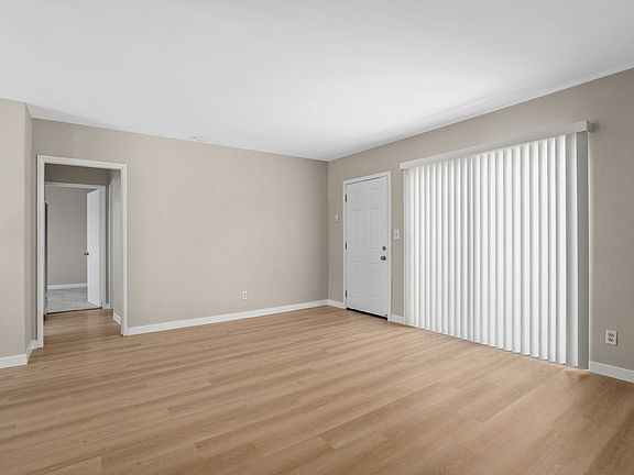 2nd image of 1306 E 18th St E APT 28