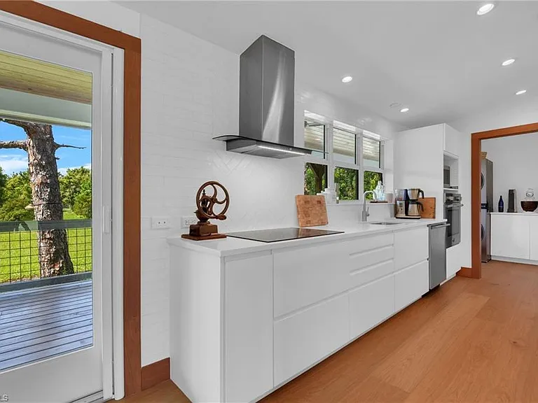 828 Sanctuary Rd — Photo 8