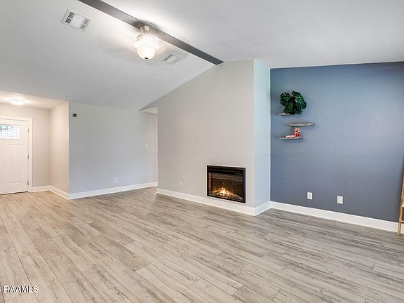 3rd image of 110 Cleopatra Ln