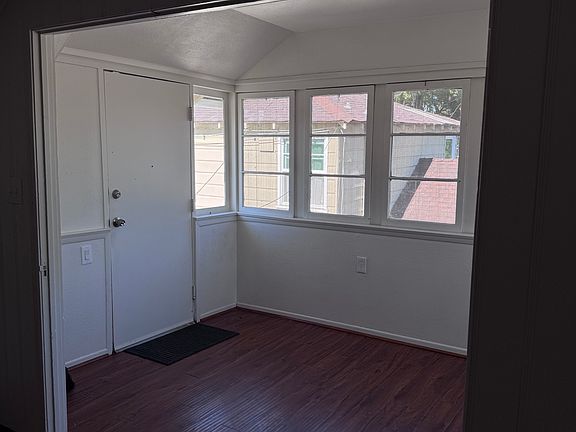 3rd image of 744 N Vine Ave