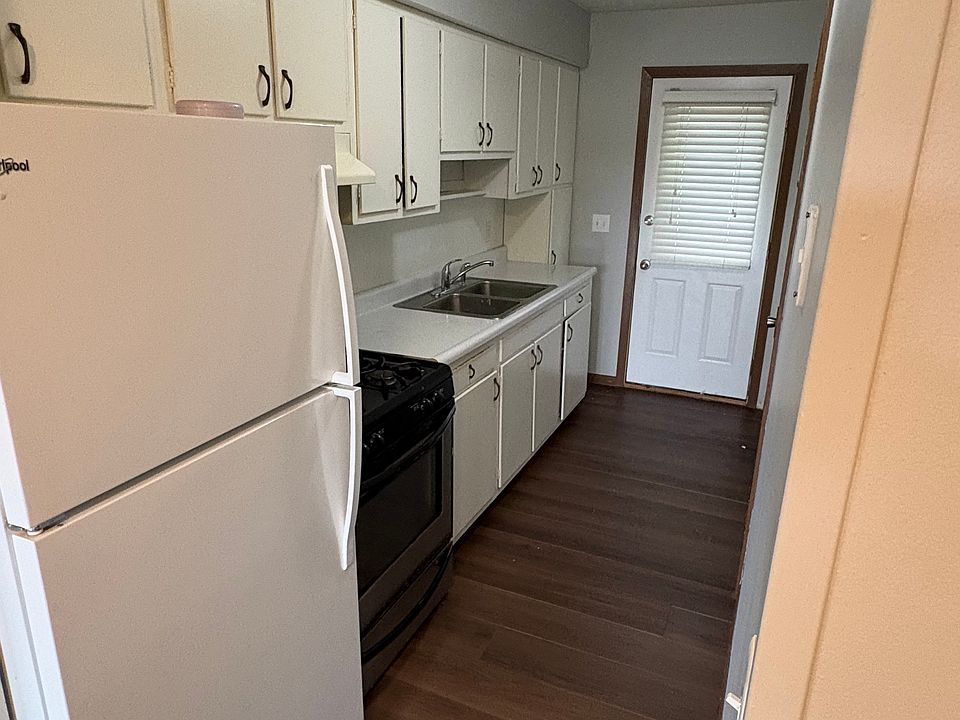 1st image of 300 Scholl St