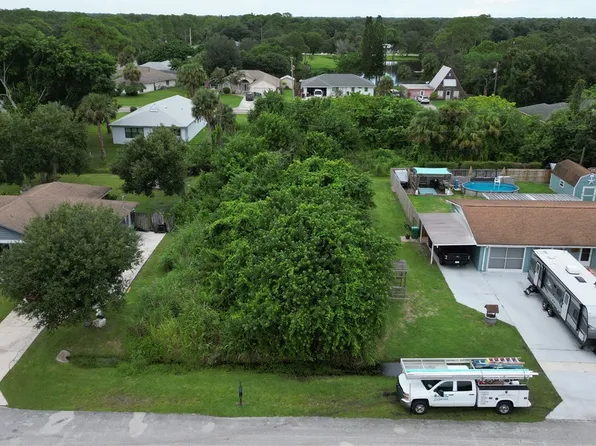 8004 Kenwood Rd, Fort Pierce, FL 34951