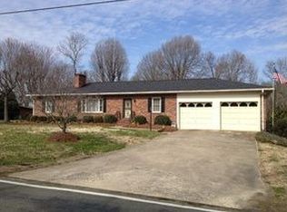 20 Lambeth Dr, Thomasville, NC 27360