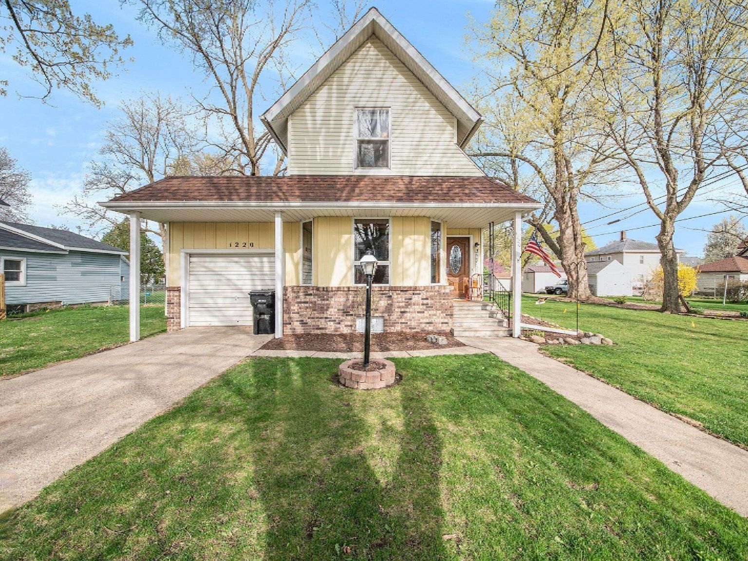 1220 Pearl St, Lake Odessa, MI 48849 Zillow