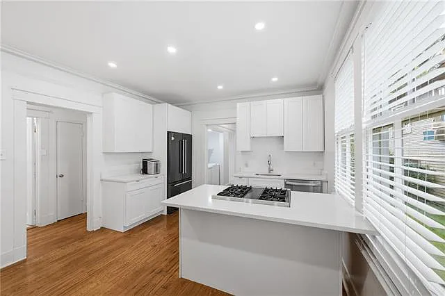 2110 Octavia St — Photo 8