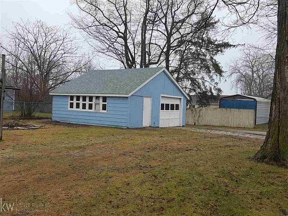 3rd image of 1216 Maywood St