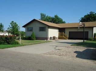 310 Ellis St, Shelton, NE 68876
