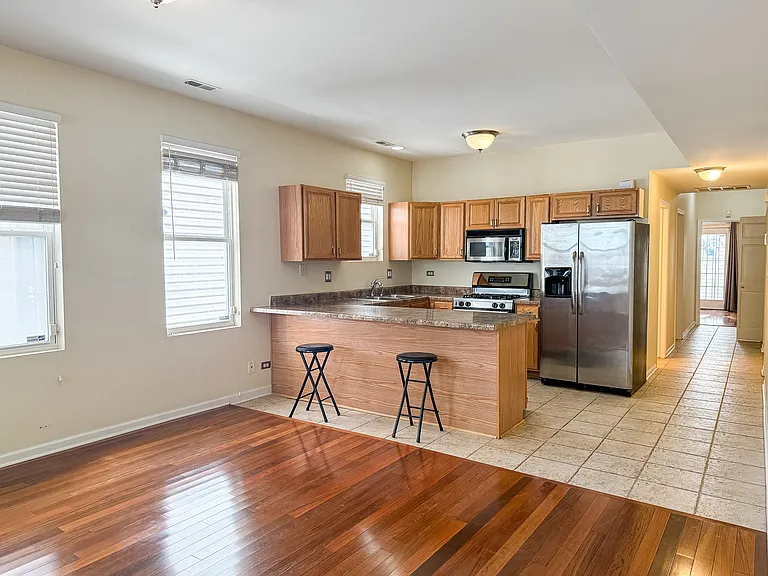 1221 N Honore St #1 — Photo 2