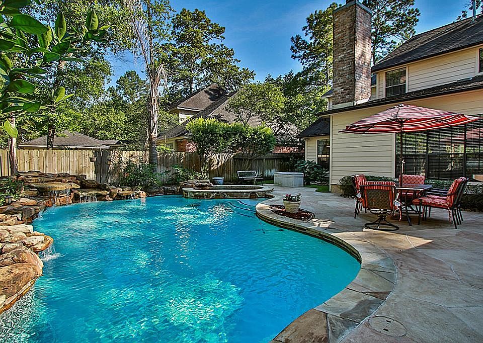 Great pool/spa and entertaing area with