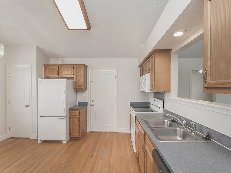 4512 Carol Ct — Photo 7