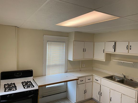 5th image of 683 W Paige Ave