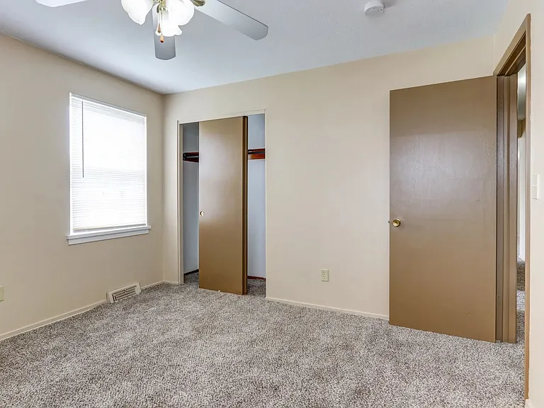 Ellacott Parkway Apartments — Photo 49