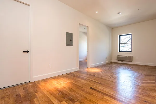 Rented by Nooklyn NYC LLC | media 113