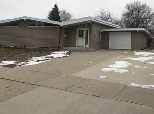 121 26th St SW, Minot, ND 58701