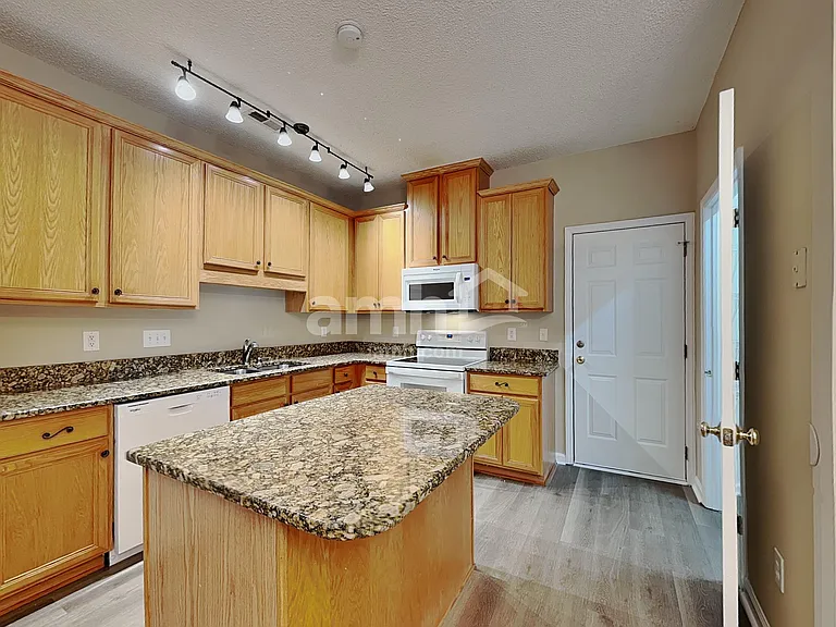 1020 Dual Parks Rd — Photo 4