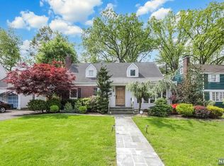 94 Bennett Rd, Teaneck, NJ 07666