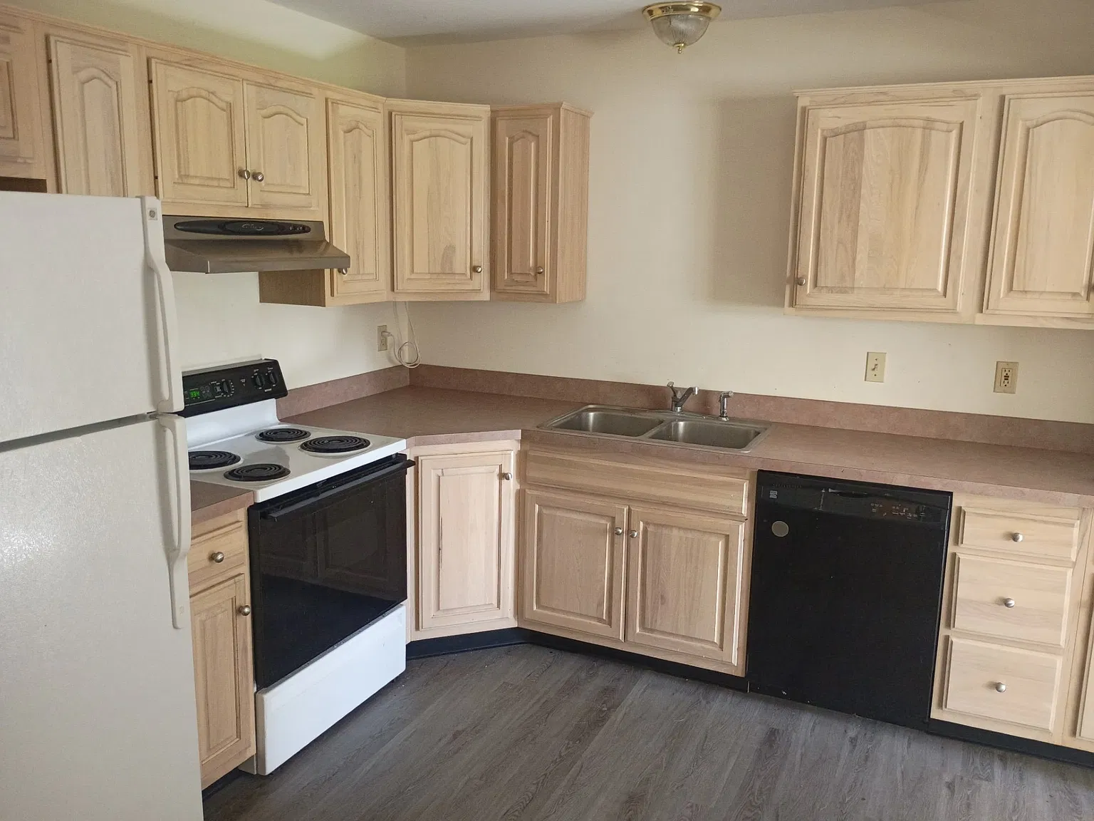 3 bed, 1.5 bath, 1250 sqft, $1,725 — Photo 1