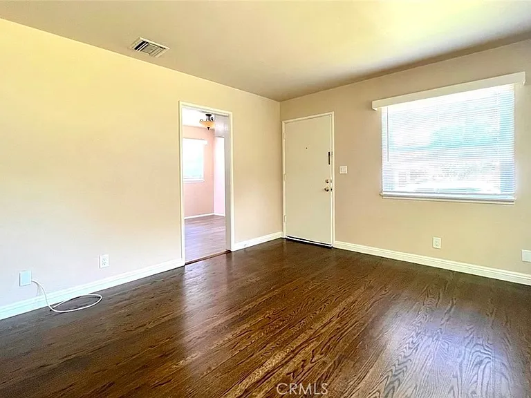 240 N Shamrock Ave — Photo 6