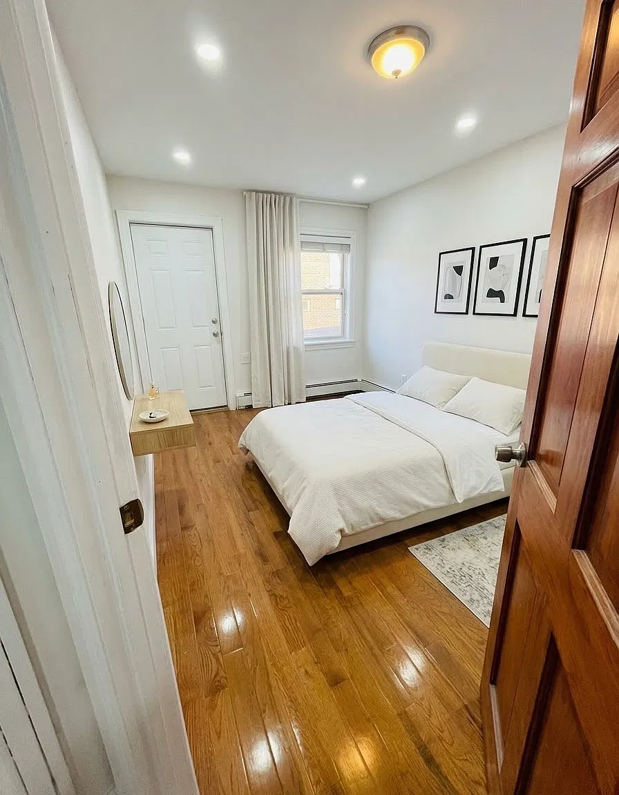 2 bed, 912 sqft, $2,600 — Photo 1