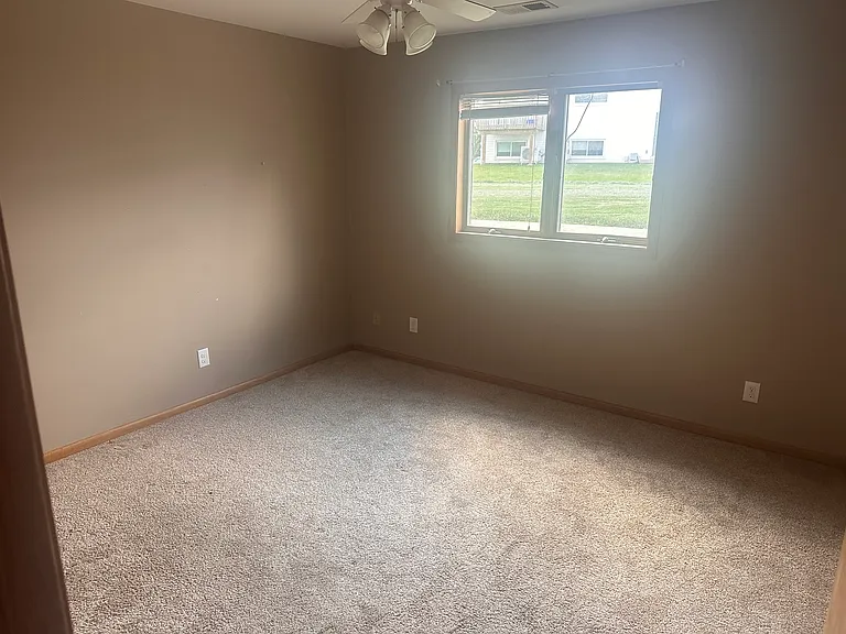 315 Ash Ct — Photo 4