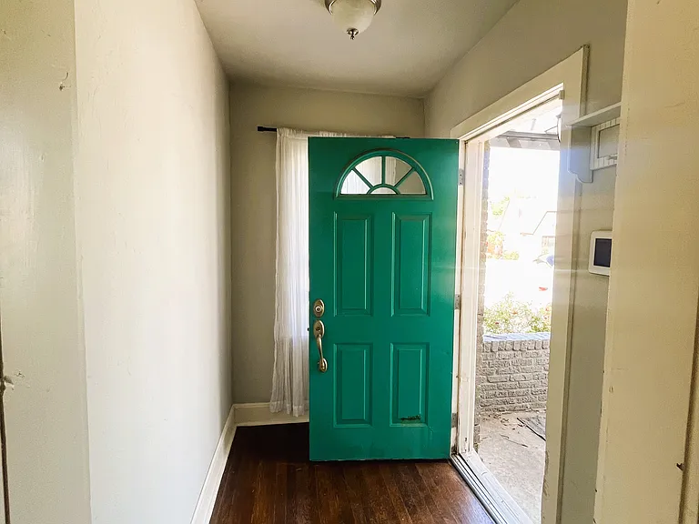 2748 NW 22nd St — Photo 17