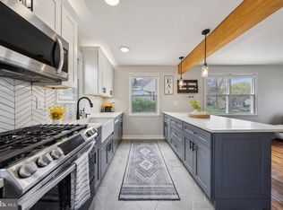 6935 Regent Ln, Falls Church, VA 22042